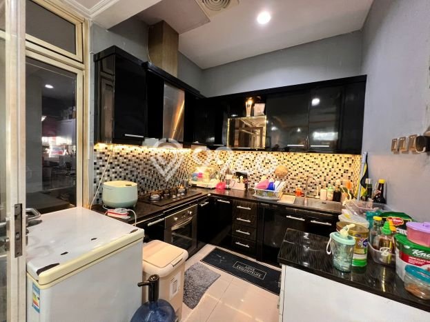 Rumah Elit LB 240m2 Siap Huni Desain Elegan di Cibubur, Jakarta Timur Rumah Elit LB 240m2 Siap Huni Desain Elegan di Cibubur, Jakarta Timur