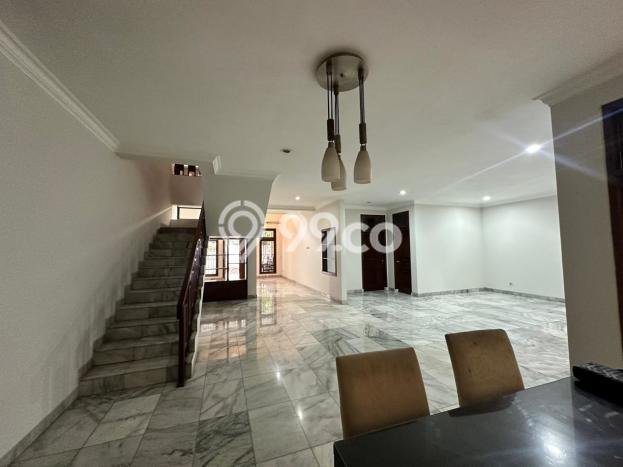 Rumah sewa siap pakai 6 KT di Senopati, Jakarta Selatan Rumah sewa siap pakai 6 KT di Senopati, Jakarta Selatan