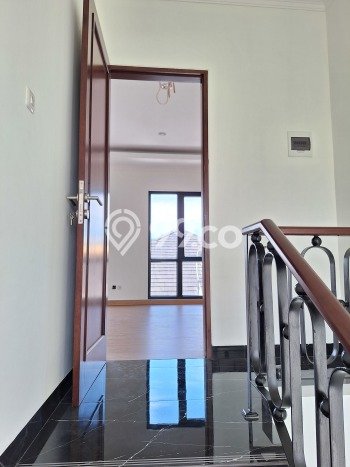 Rumah Elit LB 352m2 Siap Huni Desain Elegan di BSD The Icon, Tangerang Rumah Elit LB 352m2 Siap Huni Desain Elegan di BSD The Icon, Tangerang