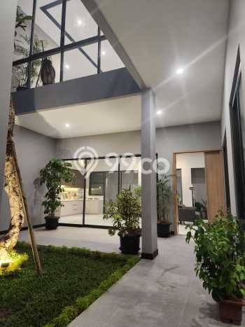 Ready to Use! Luxury House LT 252m2 Desain Modern di BSD The Green Ready to Use! Luxury House LT 252m2 Desain Modern di BSD The Green