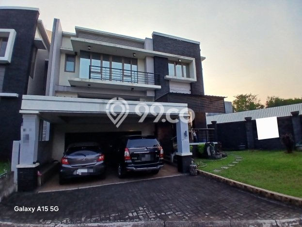 Rumah Elit Modern Tanpa Renovasi di Raffles Hills Jakarta Timur Rumah Elit Modern Tanpa Renovasi di Raffles Hills Jakarta Timur
