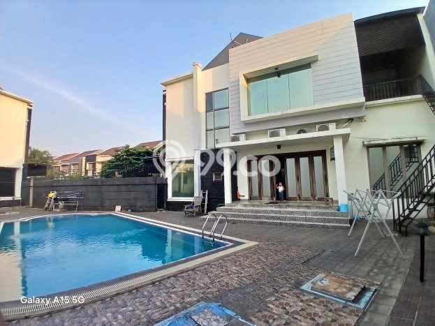Rumah Elit Modern Tanpa Renovasi di Raffles Hills Jakarta Timur Rumah Elit Modern Tanpa Renovasi di Raffles Hills Jakarta Timur