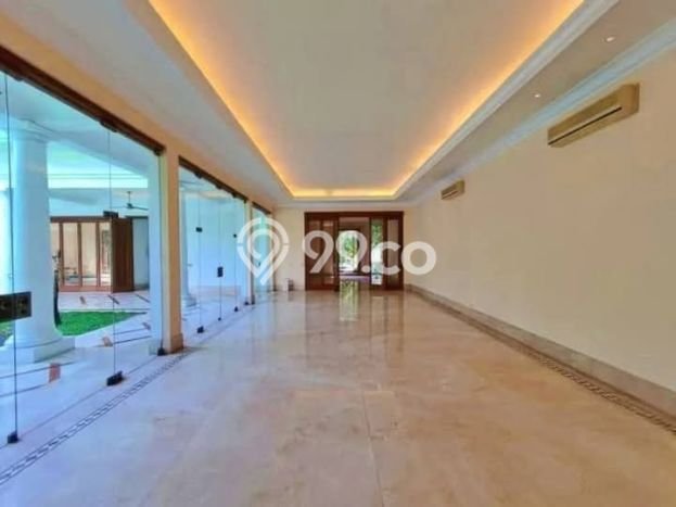 Siap Huni Rumah Mewah 5 Kamar di Kebayoran Baru Dekat ke Mana Pun Siap Huni Rumah Mewah 5 Kamar di Kebayoran Baru Dekat ke Mana Pun