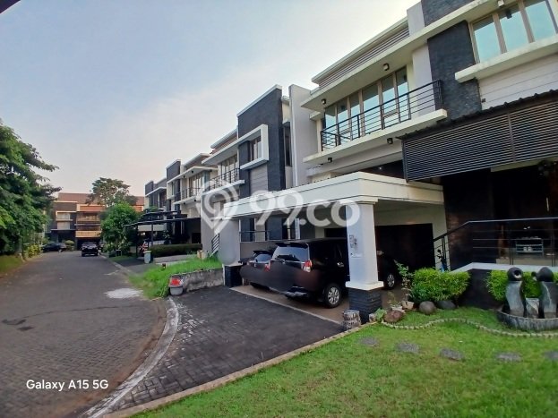 Rumah Elit Modern Tanpa Renovasi di Raffles Hills Jakarta Timur Rumah Elit Modern Tanpa Renovasi di Raffles Hills Jakarta Timur