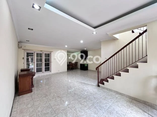 Rumah Luas Asri 3 KT Siap Pakai di Raffles Hills Jakarta Timur Rumah Luas Asri 3 KT Siap Pakai di Raffles Hills Jakarta Timur