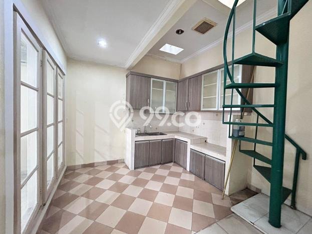 Rumah Luas Asri 3 KT Siap Pakai di Raffles Hills Jakarta Timur Rumah Luas Asri 3 KT Siap Pakai di Raffles Hills Jakarta Timur