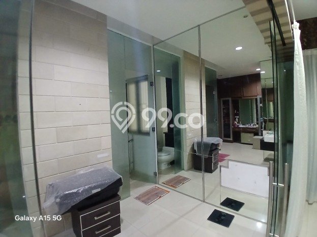 Rumah Elit Modern Tanpa Renovasi di Raffles Hills Jakarta Timur Rumah Elit Modern Tanpa Renovasi di Raffles Hills Jakarta Timur