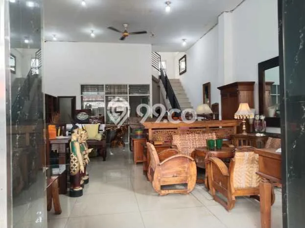 Komersial Disewa di Jakarta Selatan dengan LB 200m2 Area Komersial Ramai Komersial Disewa di Jakarta Selatan dengan LB 200m2 Area Komersial Ramai