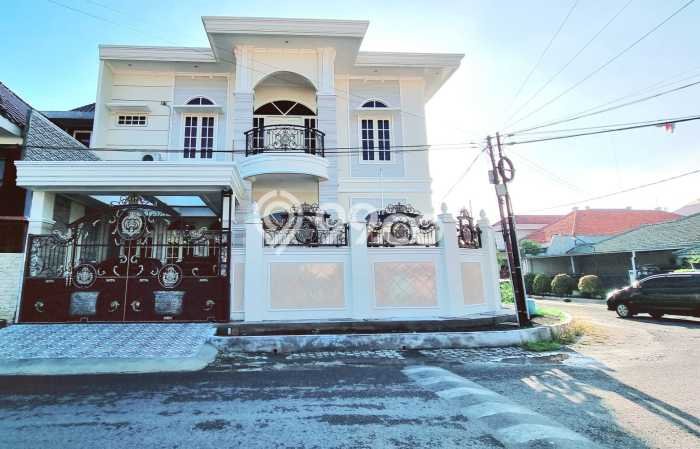 Rumah Luxury Modern Tanpa Renovasi di Manyar Surabaya Rumah Luxury Modern Tanpa Renovasi di Manyar Surabaya