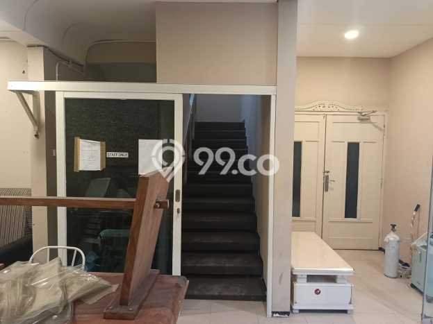 Hunian Mewah LB 460m2 Siap Pakai Desain Elegan di Manyar, Surabaya Hunian Mewah LB 460m2 Siap Pakai Desain Elegan di Manyar, Surabaya