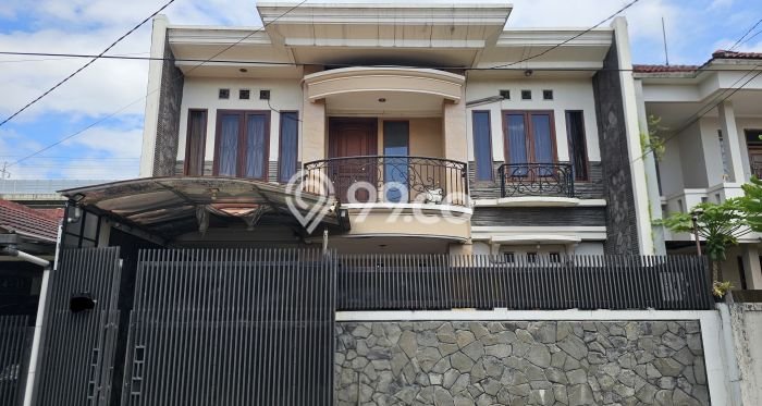 Jual Rumah Eksklusif 4 KT di Taman Holis Indah, Bandung Jual Rumah Eksklusif 4 KT di Taman Holis Indah, Bandung