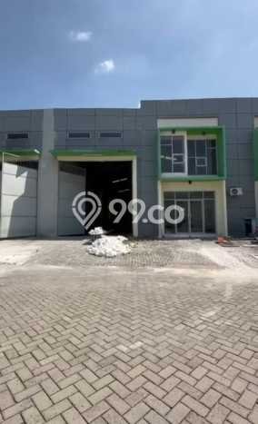 LOKASI PREMIUM! Gudang di Gresik, Luas 84m2m², Mainroad, Area Komersial LOKASI PREMIUM! Gudang di Gresik, Luas 84m2m², Mainroad, Area Komersial