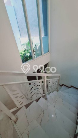 Ready to Use! Premium House LT 315m2 Desain Elegan di Waru Ready to Use! Premium House LT 315m2 Desain Elegan di Waru