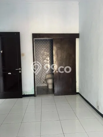 PROPERTI UNGGULAN! Rumah Strategis area Waru, LT 98m2m² Bangunan 110m2m² PROPERTI UNGGULAN! Rumah Strategis area Waru, LT 98m2m² Bangunan 110m2m²