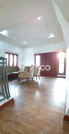 Bisa KPR! Rumah Asri di Waru, Luas 238m2m² Bangunan 350m2m² Bisa KPR! Rumah Asri di Waru, Luas 238m2m² Bangunan 350m2m²