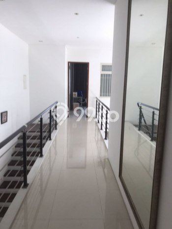 Siap Huni Hunian Elit 4 Kamar di Dukuh Pakis Dekat ke Mana Saja Siap Huni Hunian Elit 4 Kamar di Dukuh Pakis Dekat ke Mana Saja