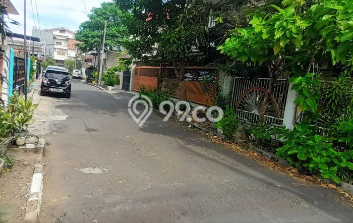 Rumah Terawat area Sukomanunggal, Surabaya, LT 240m2m², LB 250m2m² Rumah Terawat area Sukomanunggal, Surabaya, LT 240m2m², LB 250m2m²