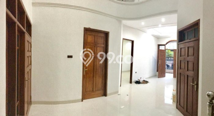 Rumah Berkelas LT 135m2m² / LB 170m2m² di Kompleks Perumahan Sambikerep, Surabaya Rumah Berkelas LT 135m2m² / LB 170m2m² di Kompleks Perumahan Sambikerep, Surabaya