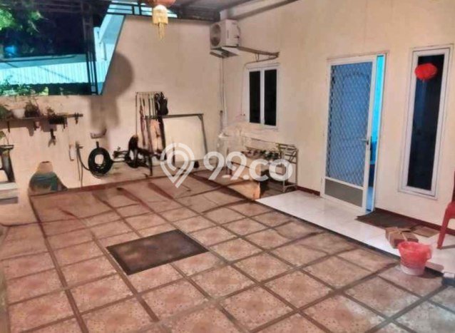 Rumah Lokasi Strategis area Tandes, Surabaya, Luas 180m2m² Bangunan 160m2m² Rumah Lokasi Strategis area Tandes, Surabaya, Luas 180m2m² Bangunan 160m2m²
