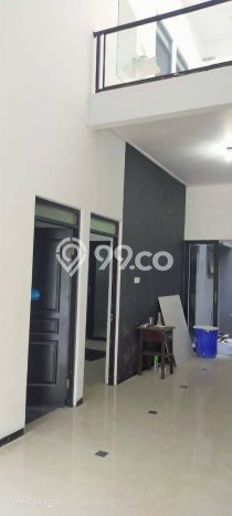 Rumah Strategis dengan Luas Tanah 120m2m² di Lokasi Sukolilo, Surabaya Rumah Strategis dengan Luas Tanah 120m2m² di Lokasi Sukolilo, Surabaya