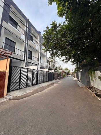 Dijual Hunian Rumah Terawat 5 KT di Duri Kepa, Jakarta Barat Dijual Hunian Rumah Terawat 5 KT di Duri Kepa, Jakarta Barat