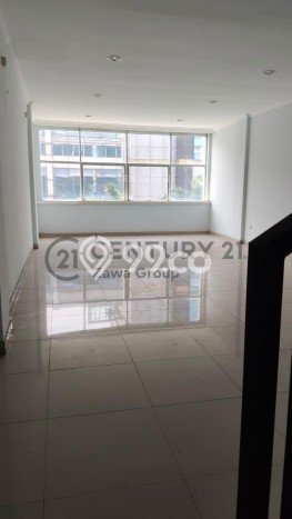 INVESTASI MENGUNTUNGKAN! Ruko di Kembangan, Luas 300m2m², Nilai Sewa Tinggi INVESTASI MENGUNTUNGKAN! Ruko di Kembangan, Luas 300m2m², Nilai Sewa Tinggi