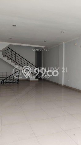 INVESTASI MENGUNTUNGKAN! Ruko di Kembangan, Luas 300m2m², Nilai Sewa Tinggi INVESTASI MENGUNTUNGKAN! Ruko di Kembangan, Luas 300m2m², Nilai Sewa Tinggi