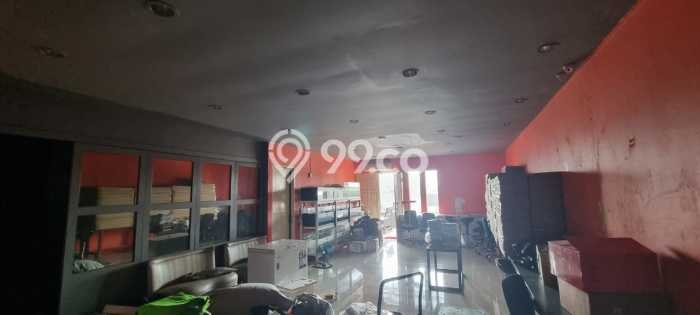Hunian Mewah LB 440m2 Siap Huni Desain Elegan di Semanan, Jakarta Barat Hunian Mewah LB 440m2 Siap Huni Desain Elegan di Semanan, Jakarta Barat