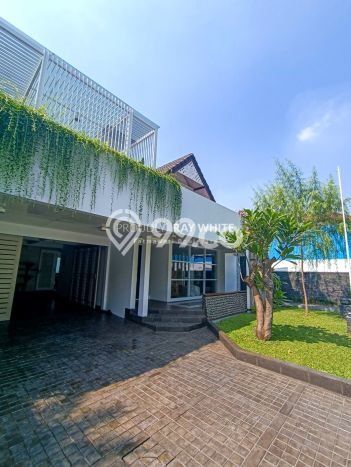 Hunian Modern dengan LT 453m2 & LB 750m2 Dikontrakkan di Pondok Indah Hunian Modern dengan LT 453m2 & LB 750m2 Dikontrakkan di Pondok Indah