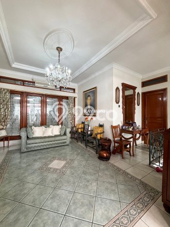 Siap Huni Rumah Mewah 8 Kamar di Kebayoran Baru Dekat ke Mana Pun Siap Huni Rumah Mewah 8 Kamar di Kebayoran Baru Dekat ke Mana Pun
