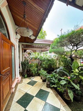 Siap Huni Rumah Mewah 8 Kamar di Kebayoran Baru Dekat ke Mana Pun Siap Huni Rumah Mewah 8 Kamar di Kebayoran Baru Dekat ke Mana Pun