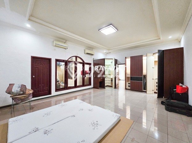 Rumah Elit LB 450m2 Siap Huni Desain Elegan di Jati Padang, Jakarta Selatan Rumah Elit LB 450m2 Siap Huni Desain Elegan di Jati Padang, Jakarta Selatan