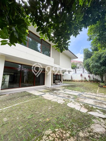 Hunian Modern dengan LT 1400m2 & LB 750m2 Disewakan di Kemang Hunian Modern dengan LT 1400m2 & LB 750m2 Disewakan di Kemang