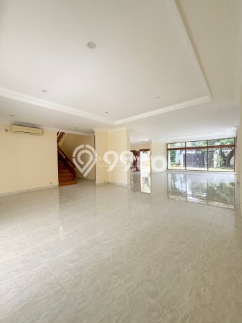 Hunian Modern dengan LT 1400m2 & LB 750m2 Disewakan di Kemang Hunian Modern dengan LT 1400m2 & LB 750m2 Disewakan di Kemang