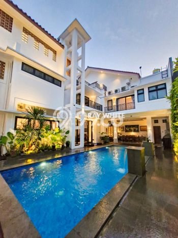 Jual Rumah Luas Megah Dengan View Cantik di Kemang, Jakarta Selatan Jual Rumah Luas Megah Dengan View Cantik di Kemang, Jakarta Selatan