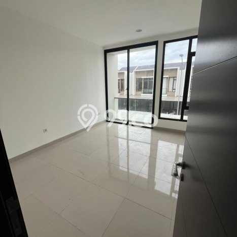 Rumah di Pantai Indah Kapuk 2, Dekat Fasilitas, 2 KT Rumah di Pantai Indah Kapuk 2, Dekat Fasilitas, 2 KT