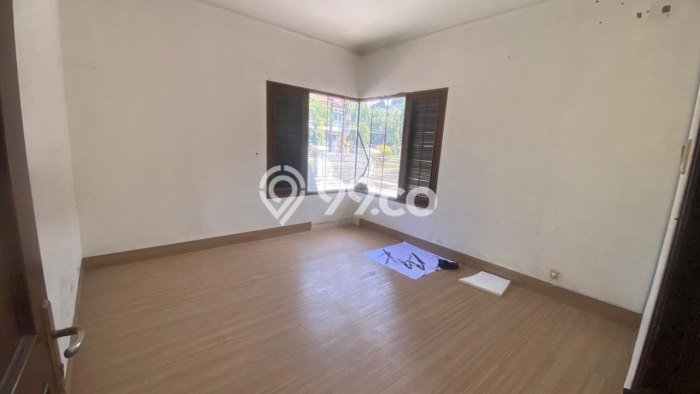 Rumah Elit Modern Tanpa Renovasi di Taman Holis Indah Bandung Rumah Elit Modern Tanpa Renovasi di Taman Holis Indah Bandung