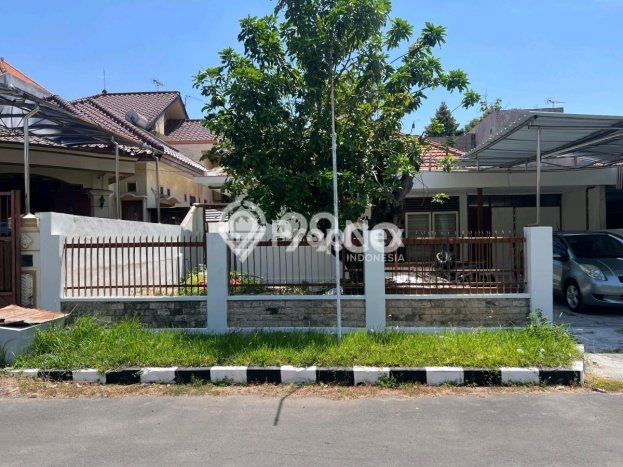 Rumah Nyaman 3 KT di Manyar, Surabaya - LT 341m2m² Rumah Nyaman 3 KT di Manyar, Surabaya - LT 341m2m²