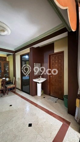 Rumah EXCLUSIVE area Waru, Sidoarjo, Luas 163m2m² Bangunan 200m2m² HARGA TERBAIK! Rumah EXCLUSIVE area Waru, Sidoarjo, Luas 163m2m² Bangunan 200m2m² HARGA TERBAIK!