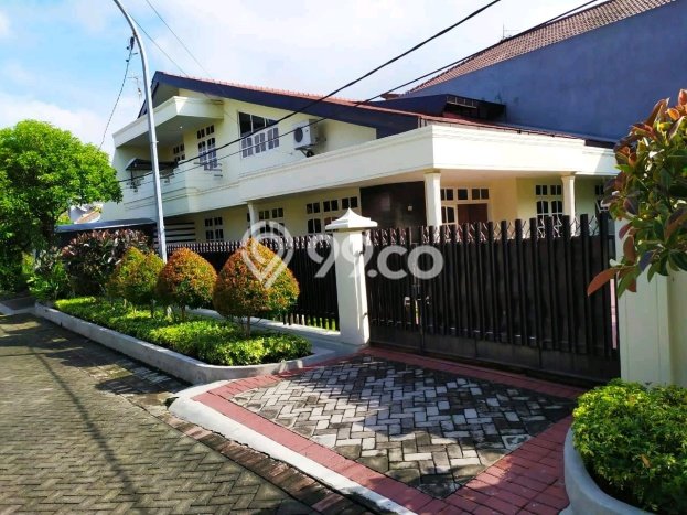 Rumah Mewah LB 250m2 Siap Pakai Desain Elegan di Ketintang, Surabaya Rumah Mewah LB 250m2 Siap Pakai Desain Elegan di Ketintang, Surabaya