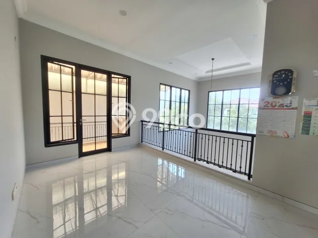 For Sale Rumah Mewah Exclusive di Lakarsantri, Surabaya For Sale Rumah Mewah Exclusive di Lakarsantri, Surabaya