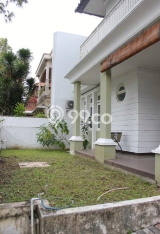 Jual Rumah Luas Elegan Dengan View Eksklusif di Graha, Surabaya Jual Rumah Luas Elegan Dengan View Eksklusif di Graha, Surabaya