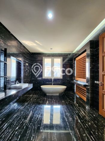 Ready to Use! Luxury House LT 759m2 Desain Elegan di Pondok Indah Ready to Use! Luxury House LT 759m2 Desain Elegan di Pondok Indah