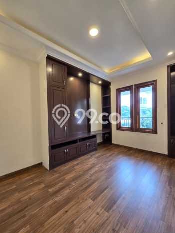 Rumah Elit Modern Tanpa Renovasi di Pondok Indah Jakarta Selatan Rumah Elit Modern Tanpa Renovasi di Pondok Indah Jakarta Selatan