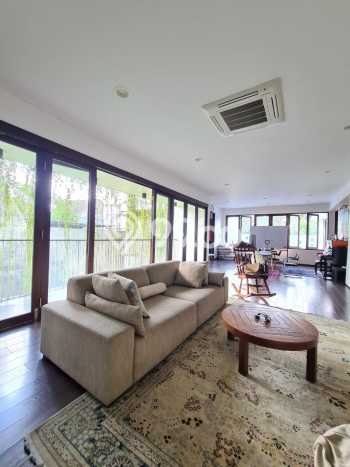 Ready to Use! Premium House LT 417m2 Desain Elegan di Kemang Ready to Use! Premium House LT 417m2 Desain Elegan di Kemang