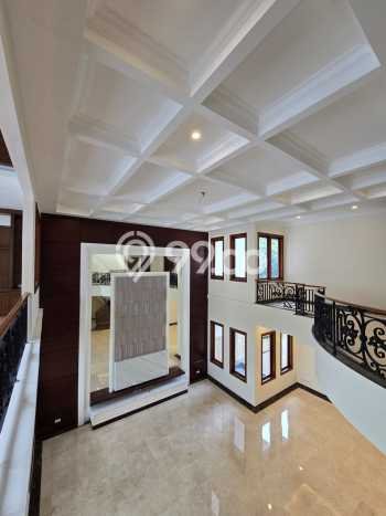 Rumah Elit Modern Tanpa Renovasi di Pondok Indah Jakarta Selatan Rumah Elit Modern Tanpa Renovasi di Pondok Indah Jakarta Selatan