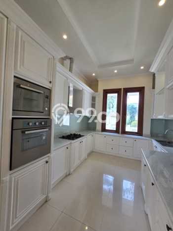 Rumah Elit Modern Tanpa Renovasi di Pondok Indah Jakarta Selatan Rumah Elit Modern Tanpa Renovasi di Pondok Indah Jakarta Selatan