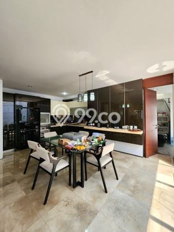 Jual Rumah Luas Megah Dengan View Cantik di Kemang, Jakarta Selatan Jual Rumah Luas Megah Dengan View Cantik di Kemang, Jakarta Selatan