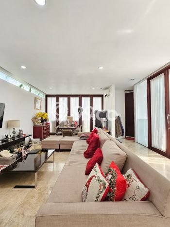 Dijual Rumah Luas Elegan Dengan View Cantik di Kemang, Jakarta Selatan Dijual Rumah Luas Elegan Dengan View Cantik di Kemang, Jakarta Selatan