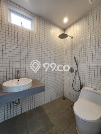 For Sale! Premium House LT 199m2 Desain Elegan di Lebak Bulus For Sale! Premium House LT 199m2 Desain Elegan di Lebak Bulus
